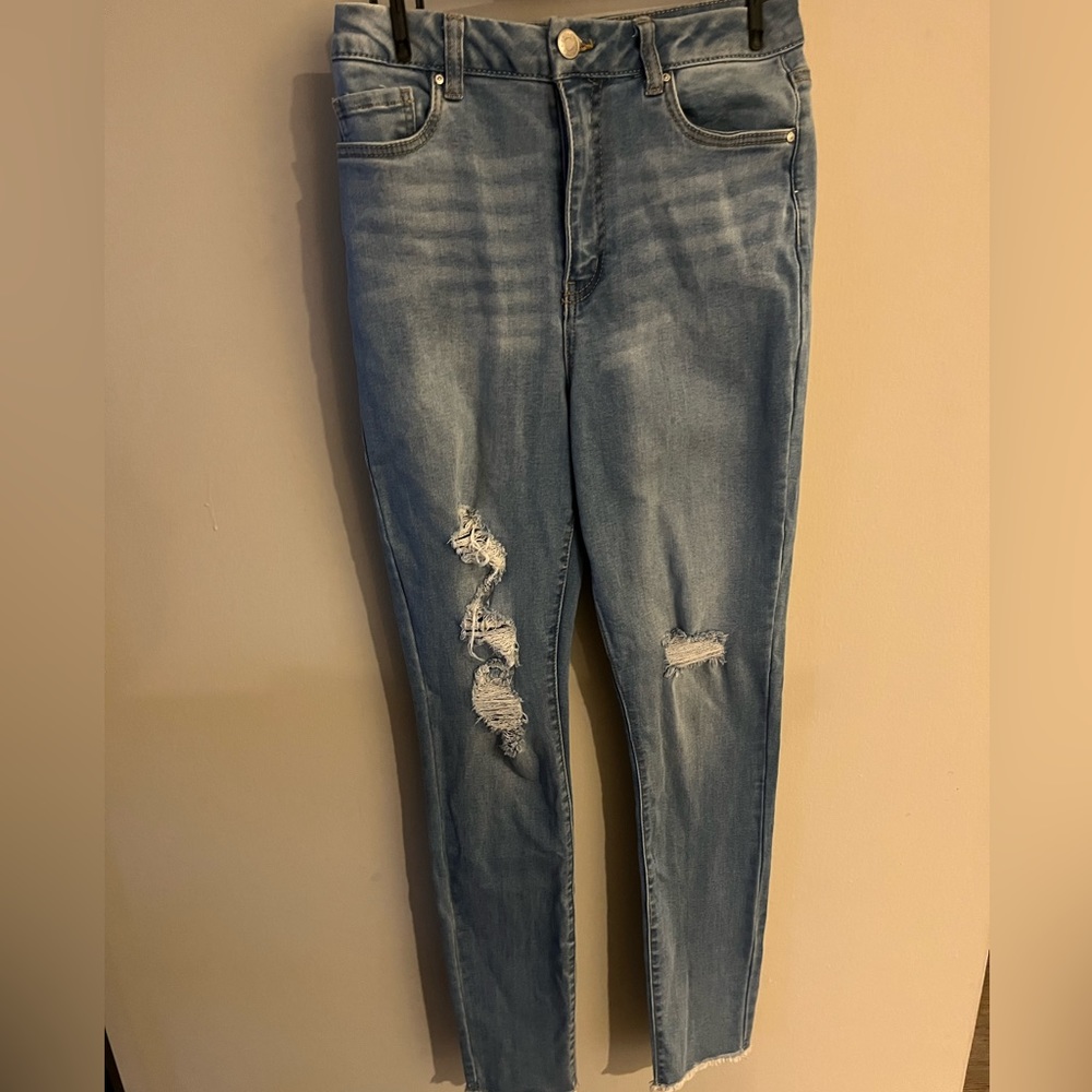 Ripped skinny jeans
